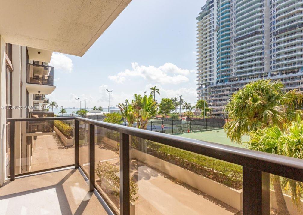 600 NE 36th St Unit: 211