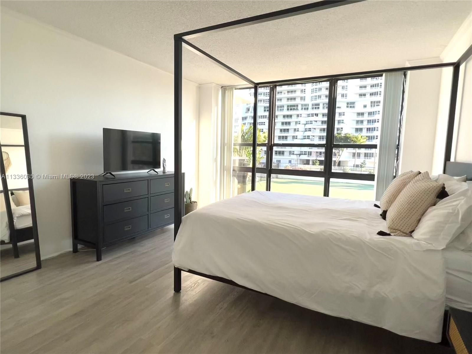 600 NE 36th St Unit: 211
