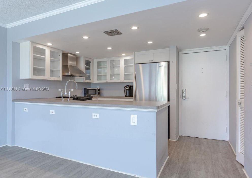 600 NE 36th St Unit: 211