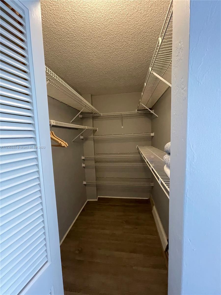 600 NE 36th St Unit: 211