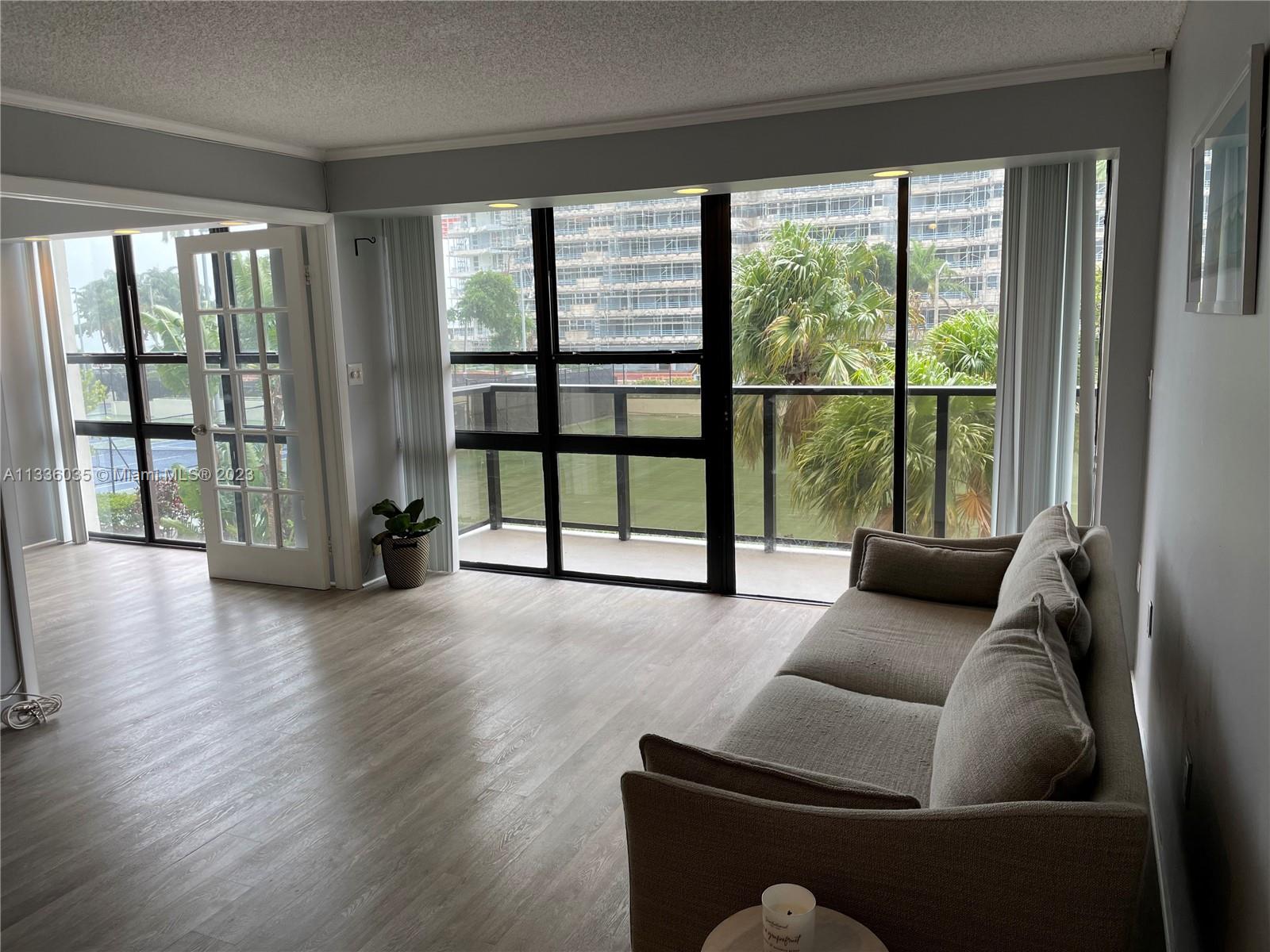 600 NE 36th St Unit: 211
