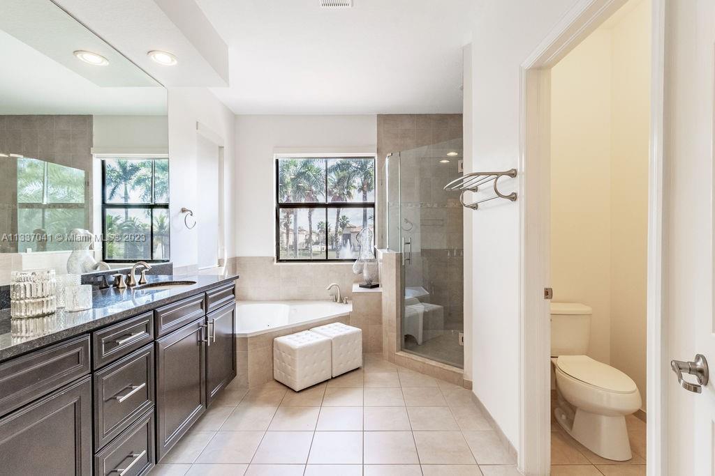 8810 NW 99th Path