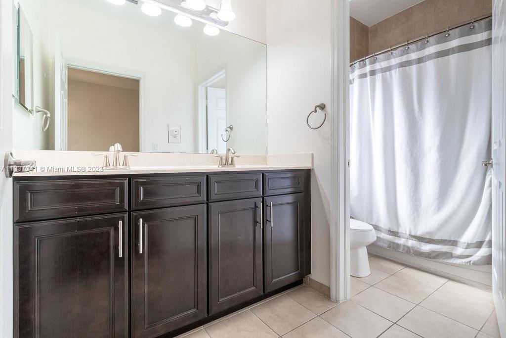 8810 NW 99th Path