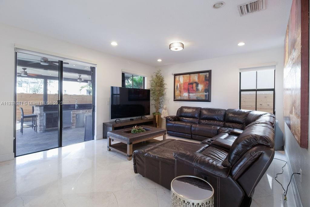 8810 NW 99th Path