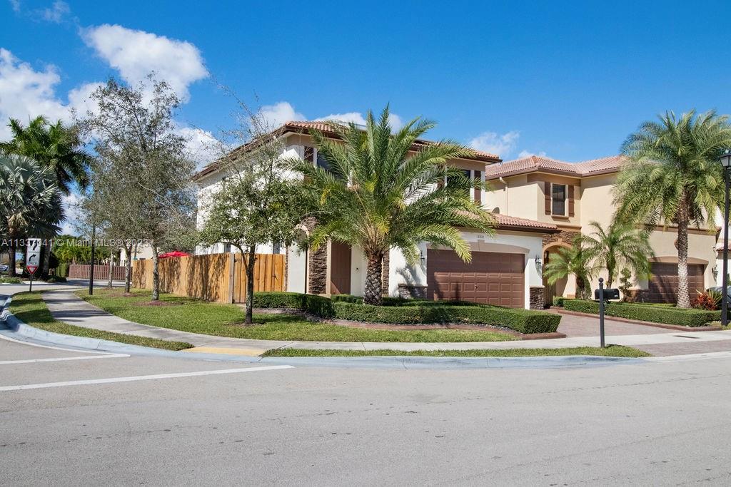 8810 NW 99th Path