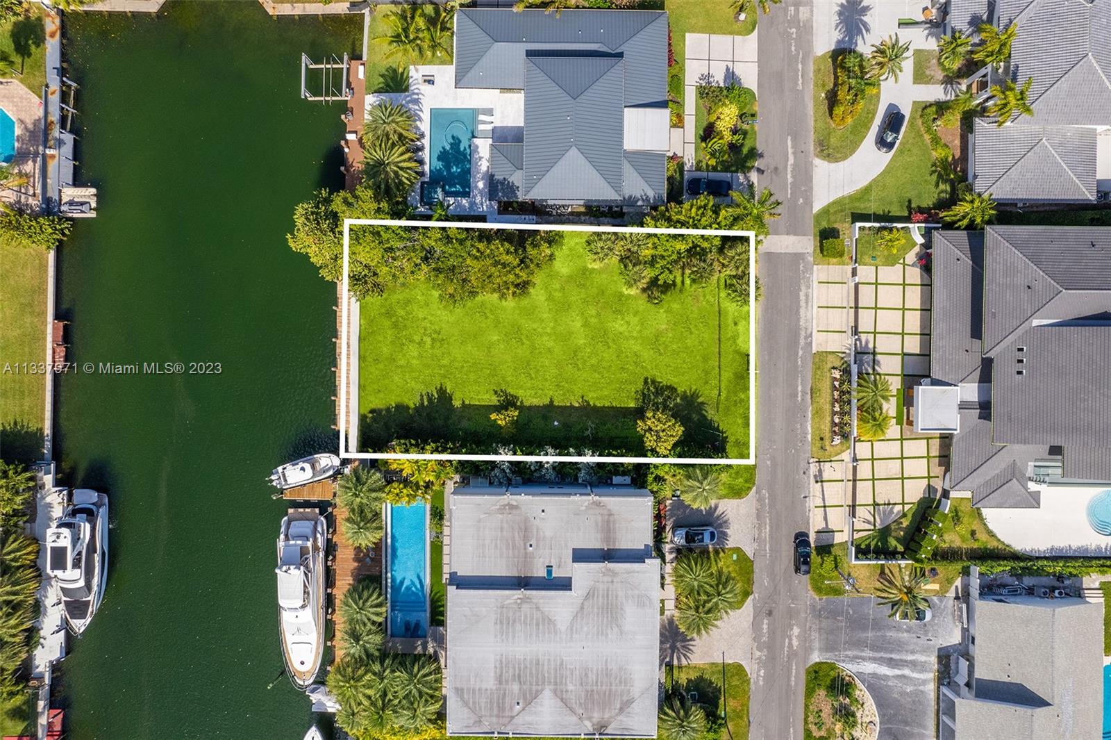 606 Palm Dr