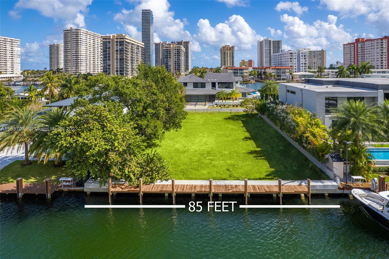 606 Palm Dr