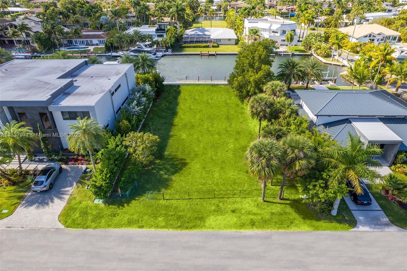 606 Palm Dr