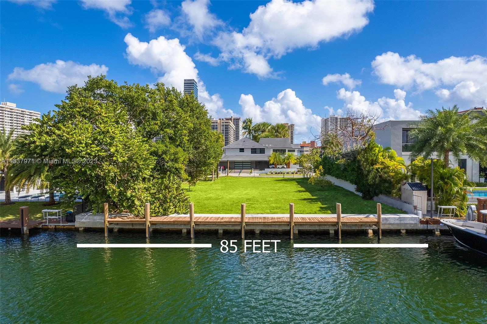606 Palm Dr