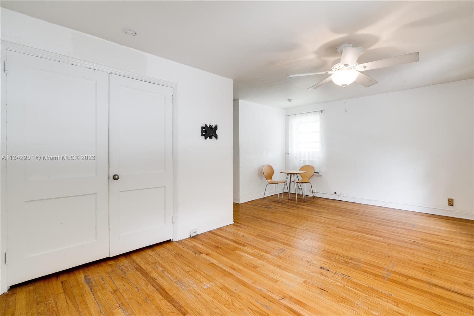 1414 Galiano St Unit: 1414