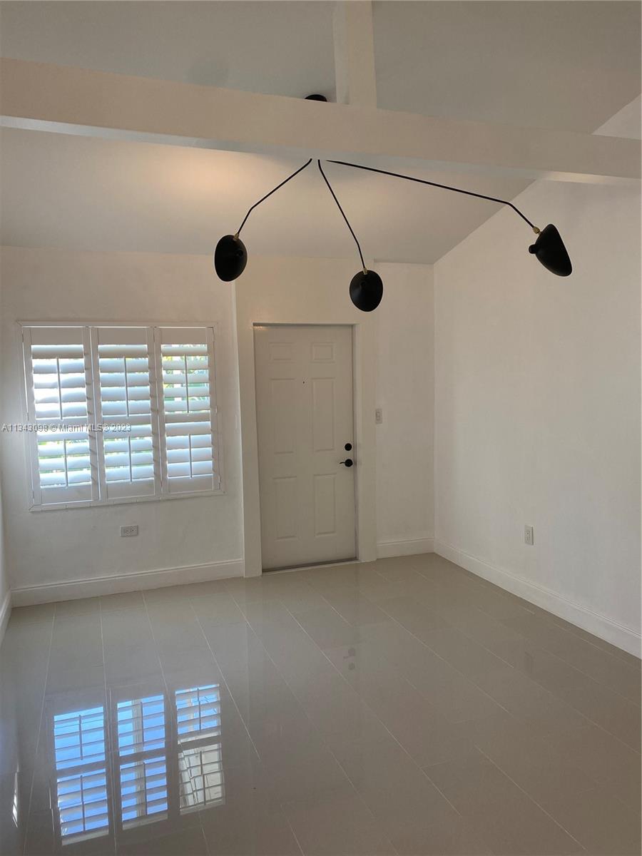 525 NE 63rd St Unit: 4