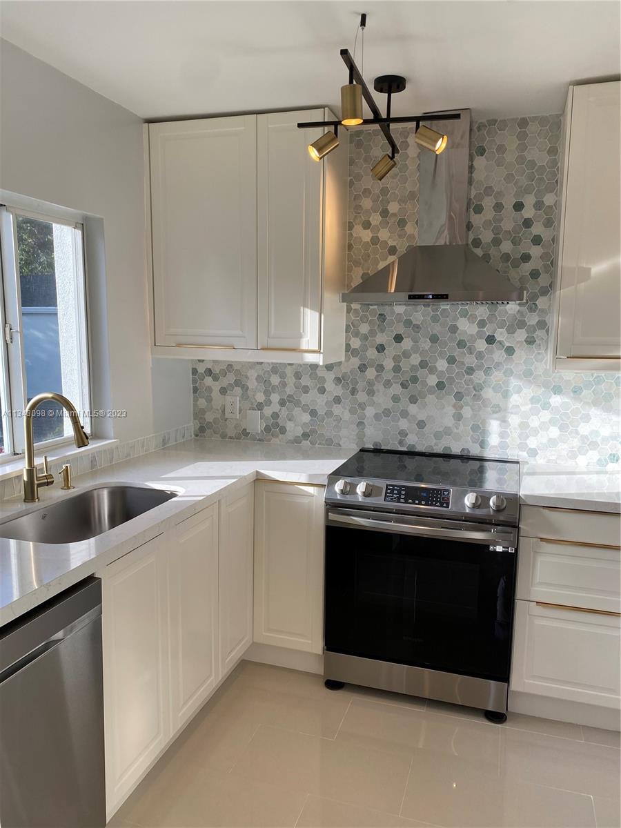 525 NE 63rd St Unit: 4
