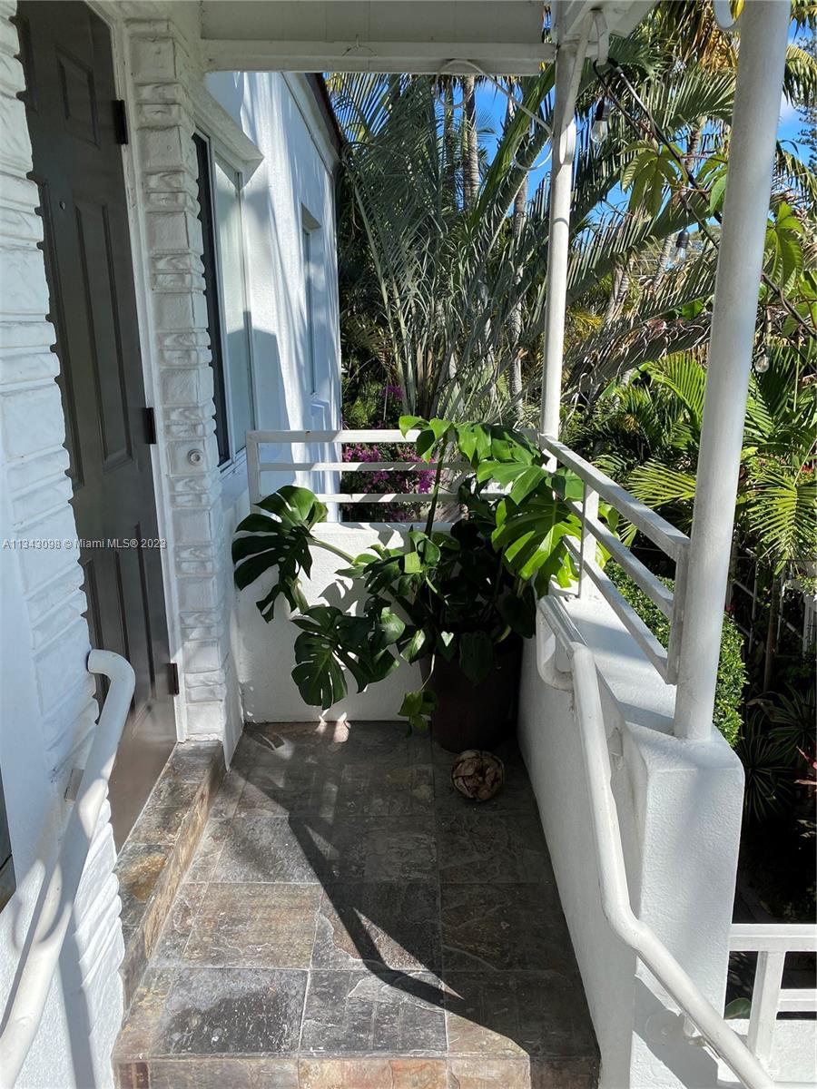 525 NE 63rd St Unit: 4