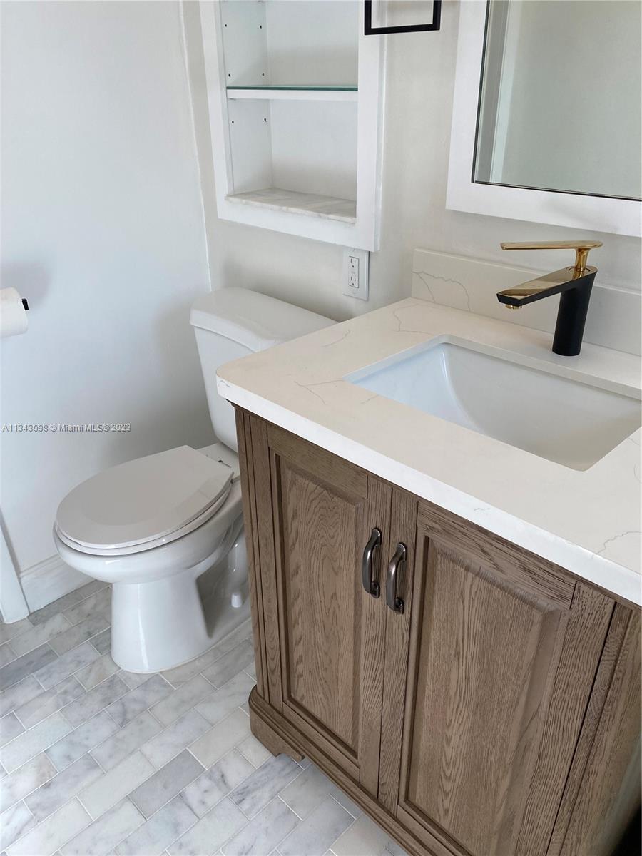 525 NE 63rd St Unit: 4