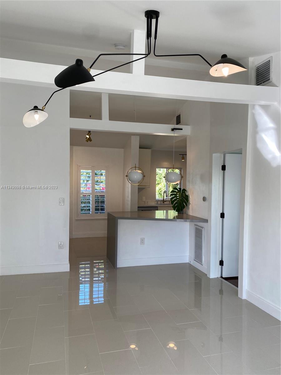 525 NE 63rd St Unit: 4