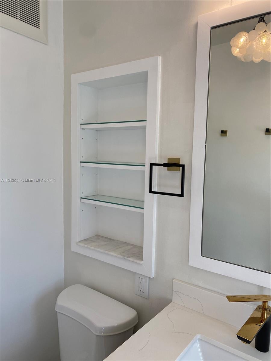 525 NE 63rd St Unit: 4
