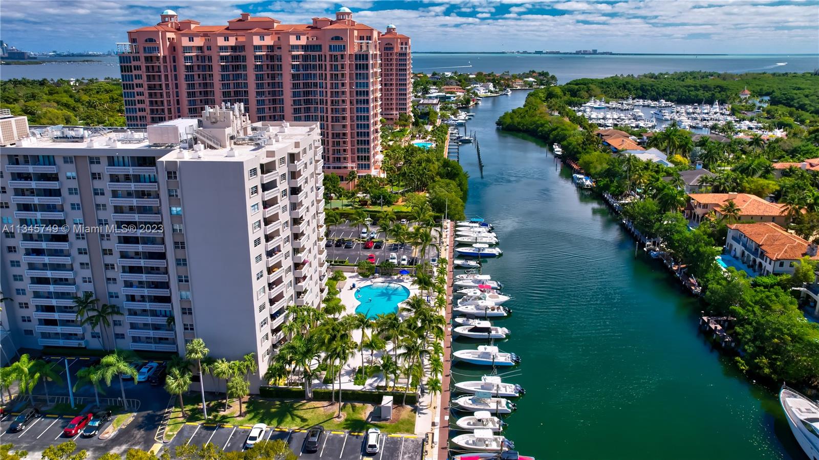 90 Edgewater Dr Unit: 1118