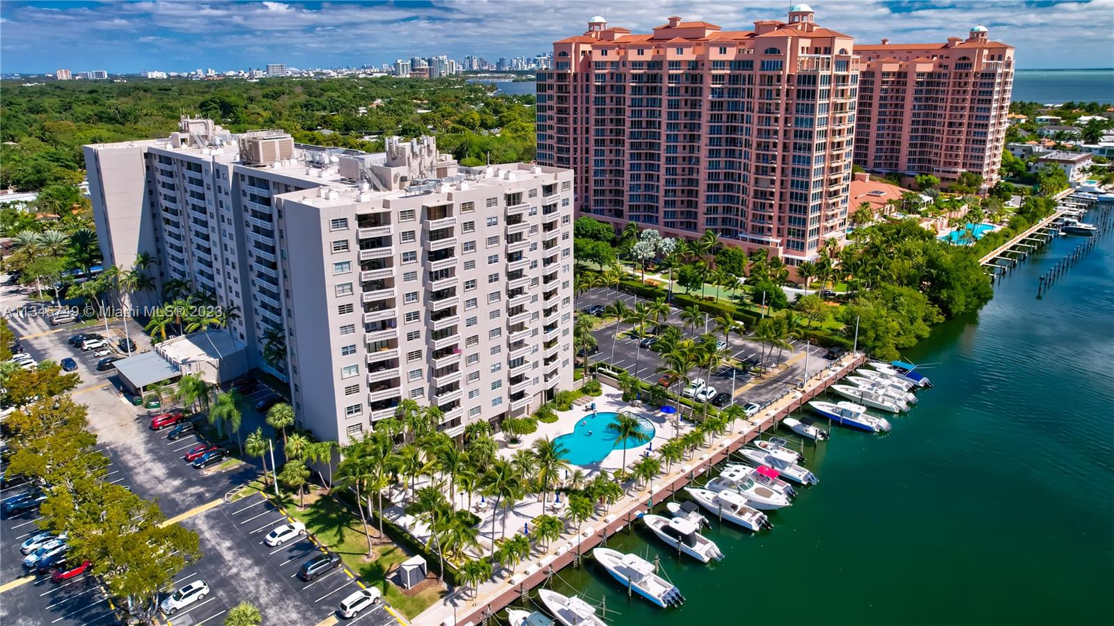 90 Edgewater Dr Unit: 1118
