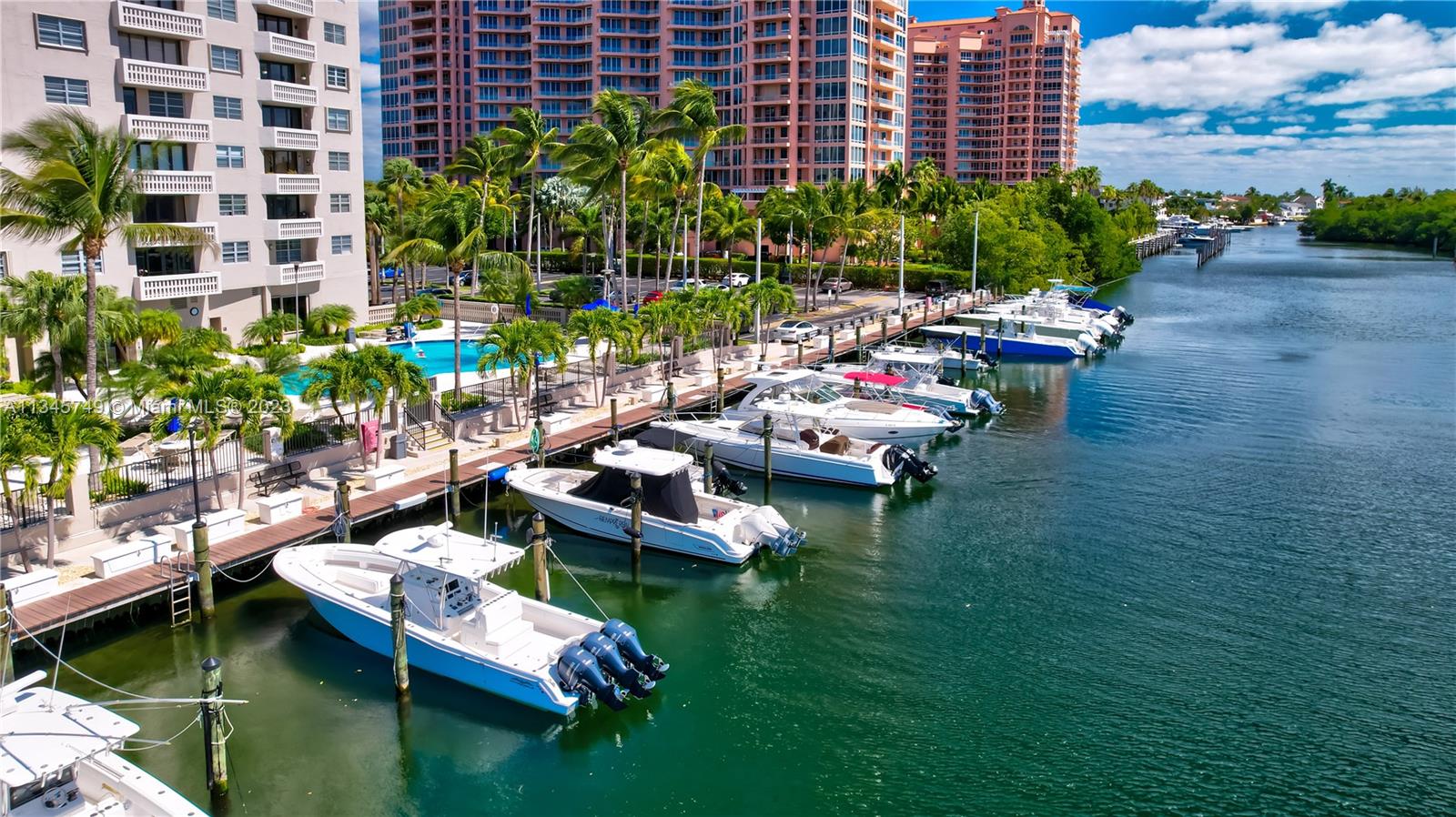 90 Edgewater Dr Unit: 1118