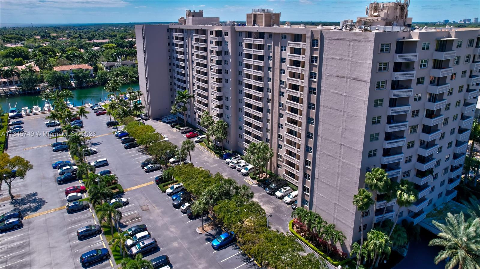 90 Edgewater Dr Unit: 1118