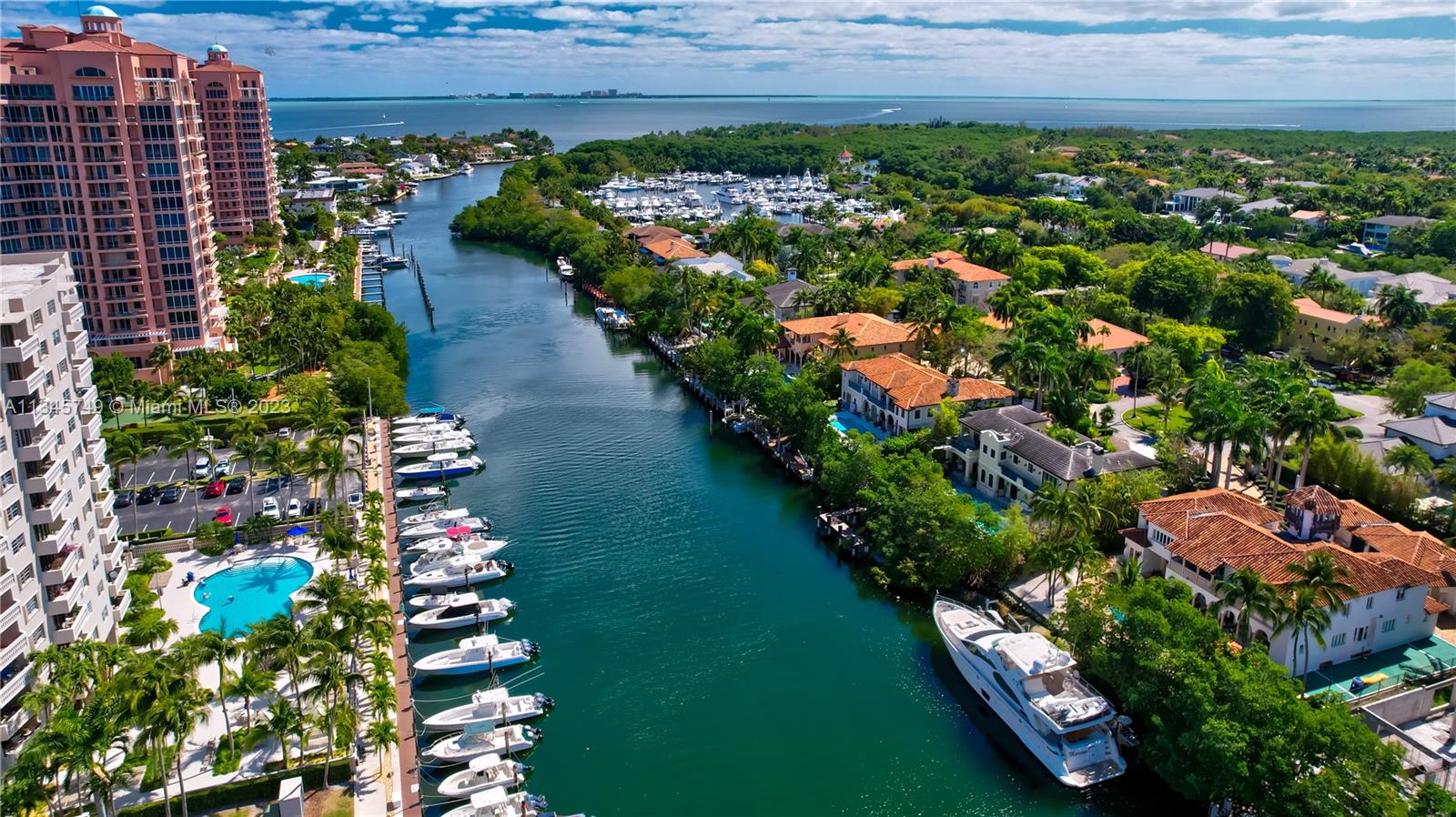 90 Edgewater Dr Unit: 1118
