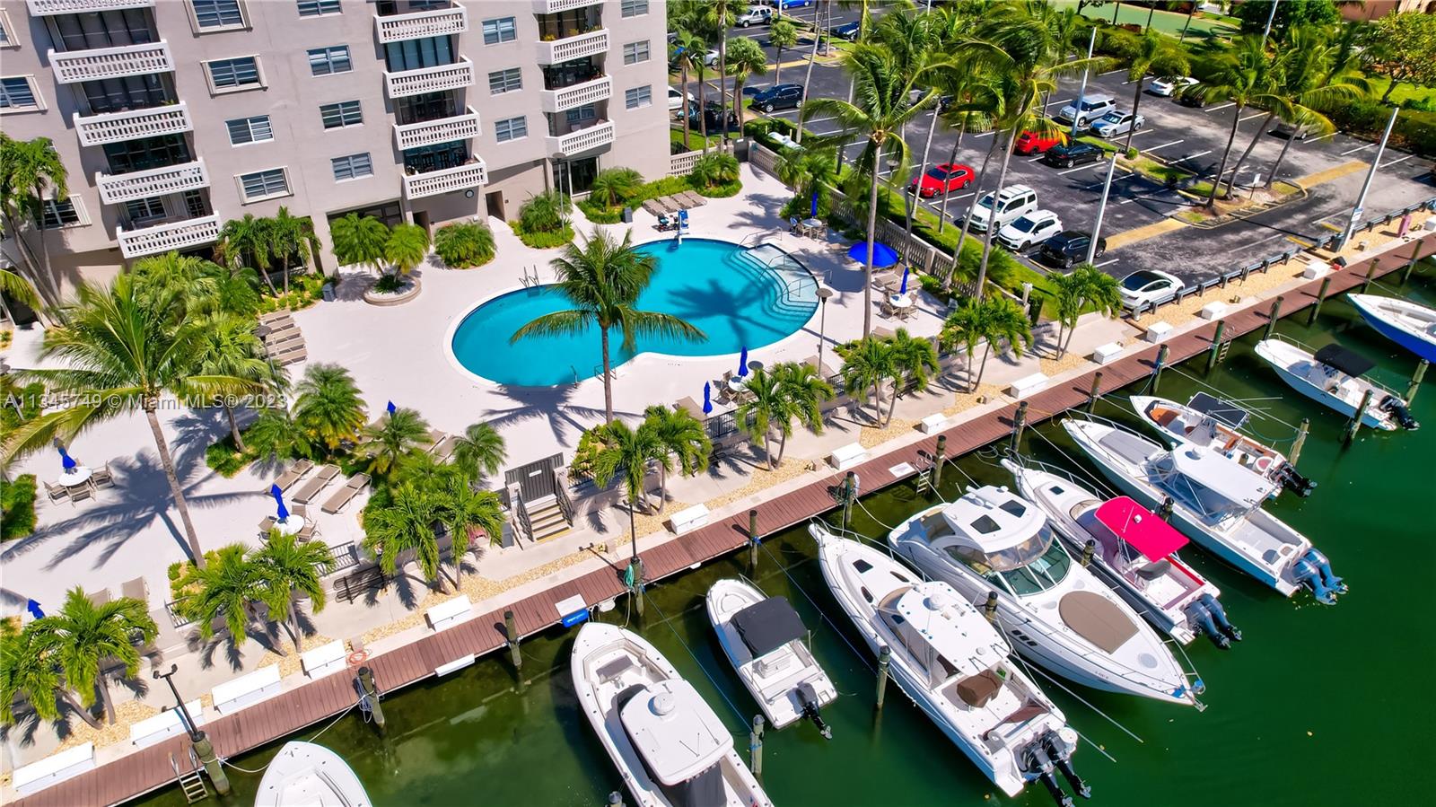 90 Edgewater Dr Unit: 1118