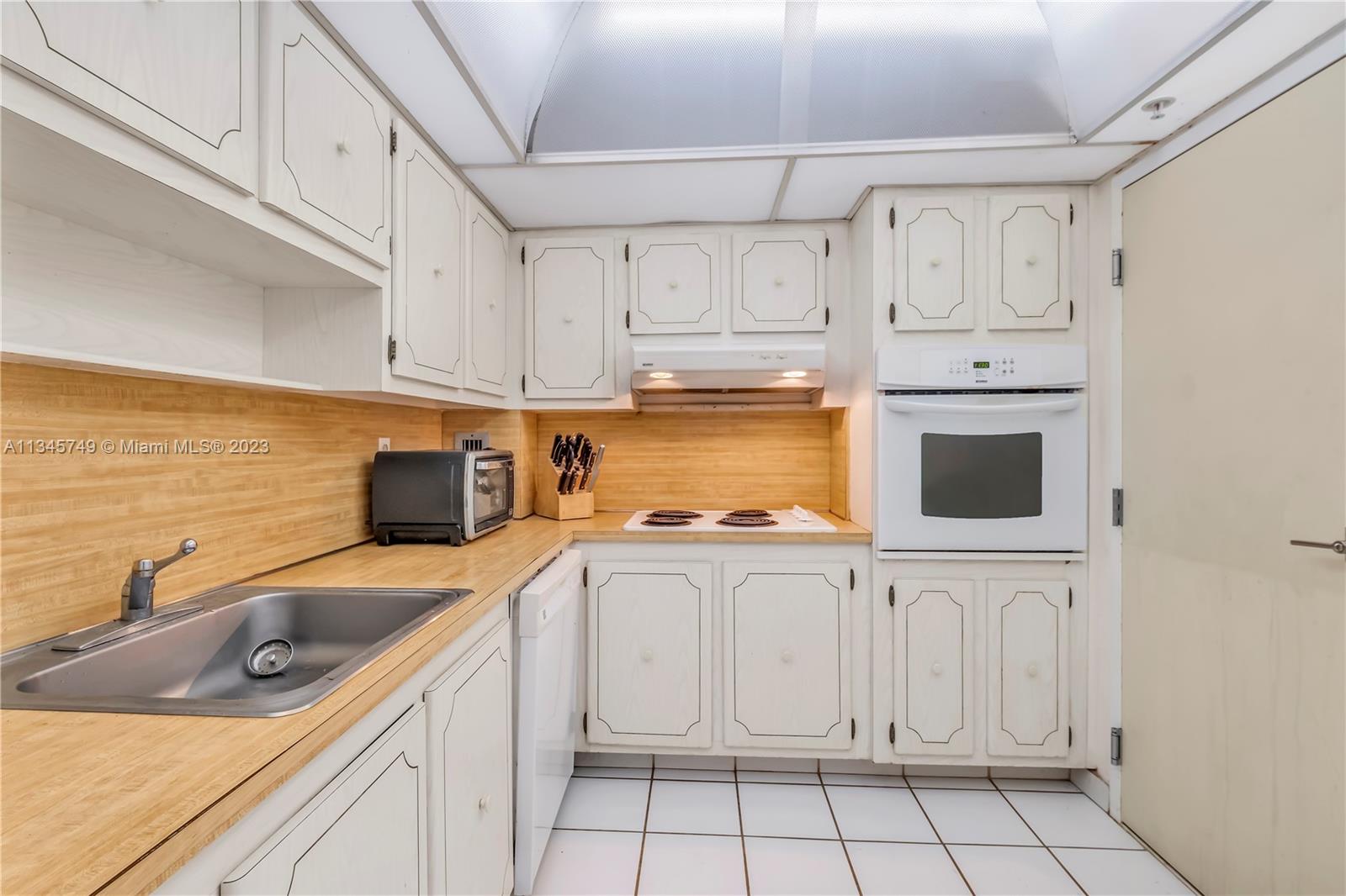 90 Edgewater Dr Unit: 1118