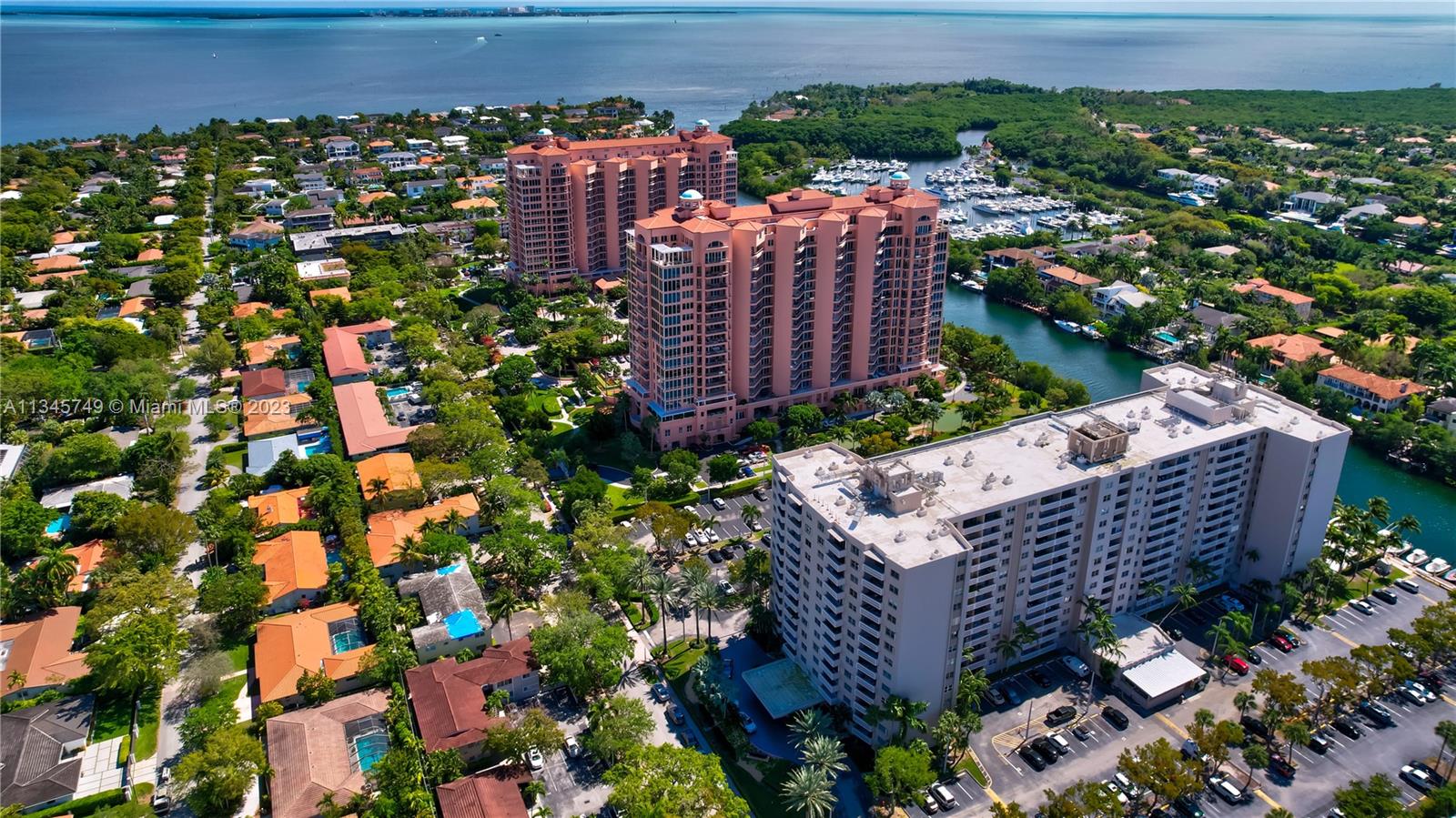 90 Edgewater Dr Unit: 1118