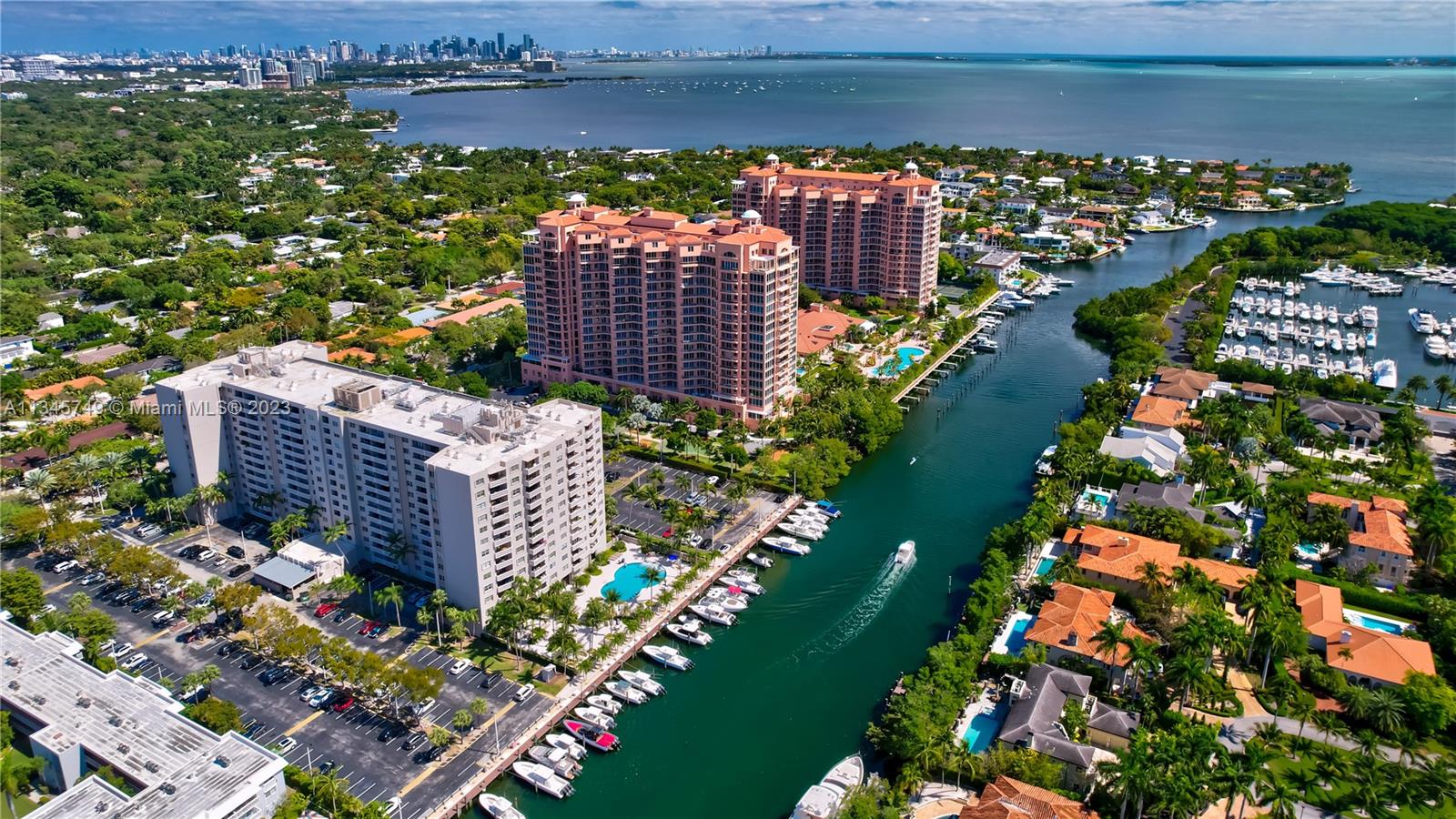 90 Edgewater Dr Unit: 1118