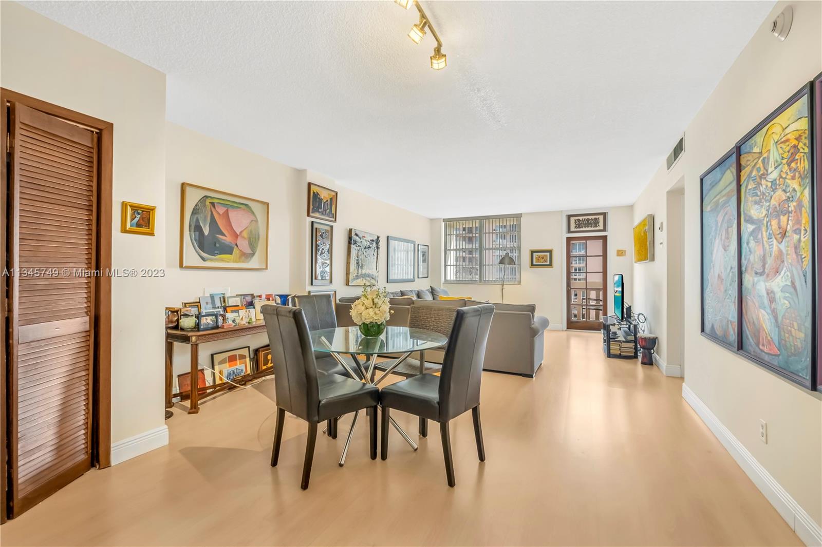 90 Edgewater Dr Unit: 1118