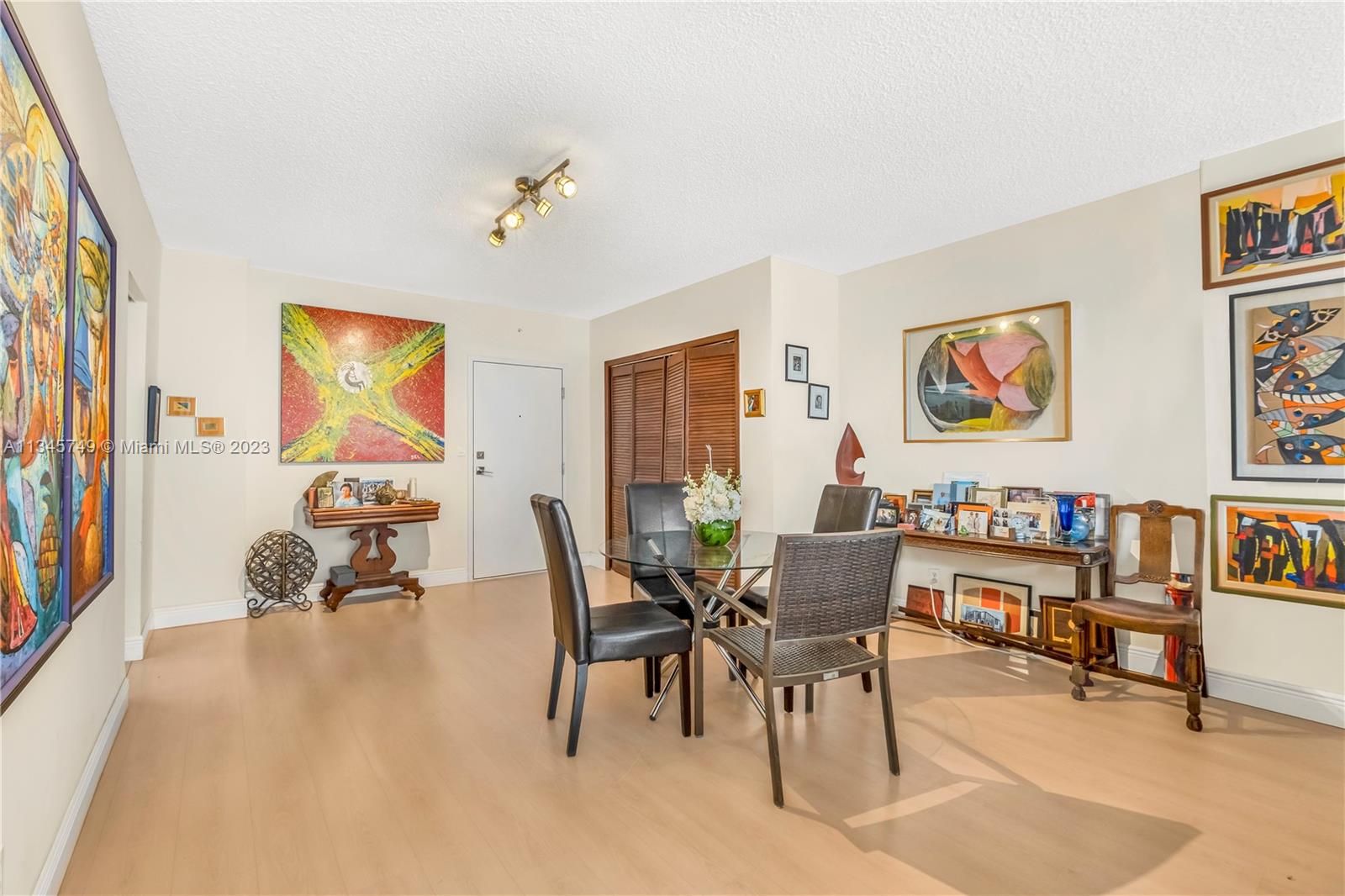 90 Edgewater Dr Unit: 1118