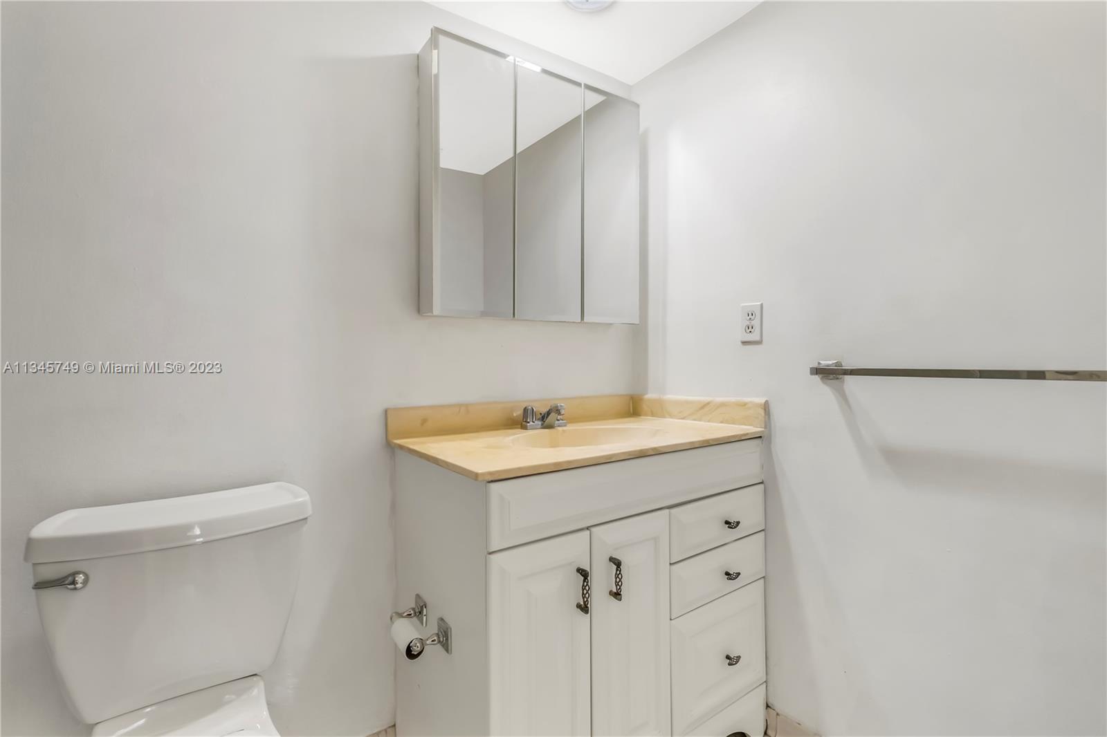90 Edgewater Dr Unit: 1118