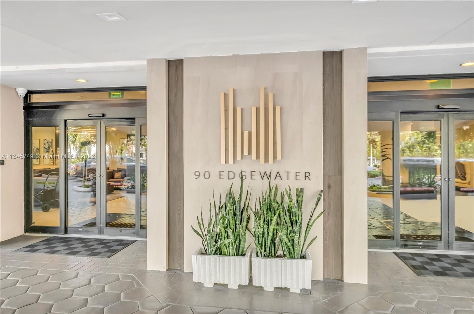 90 Edgewater Dr Unit: 1118