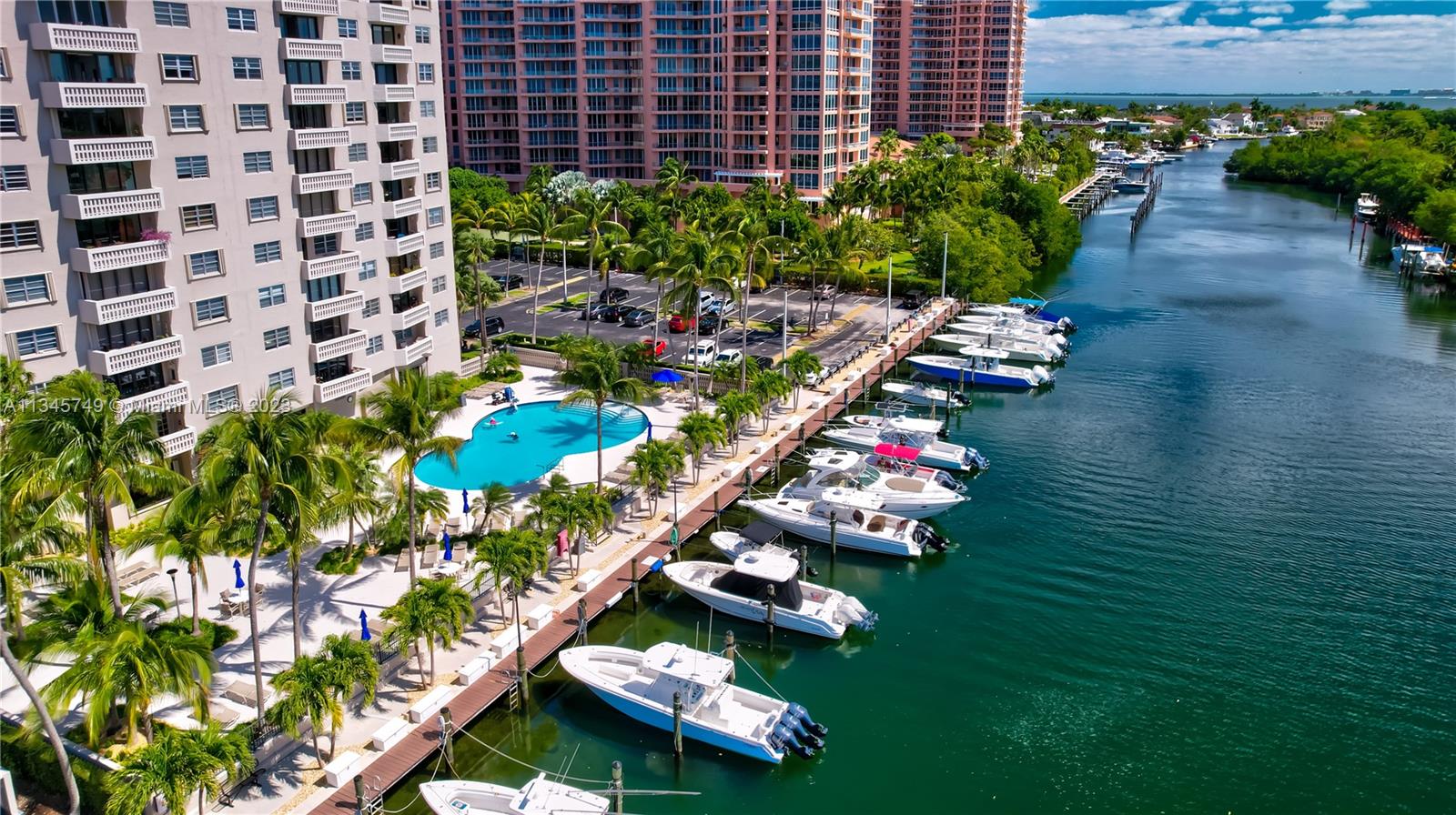 90 Edgewater Dr Unit: 1118