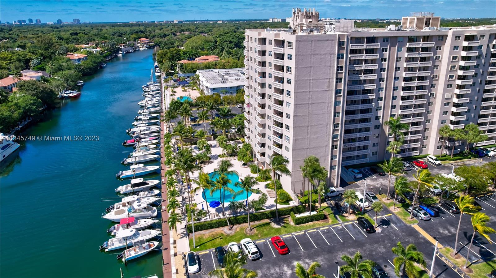 90 Edgewater Dr Unit: 1118