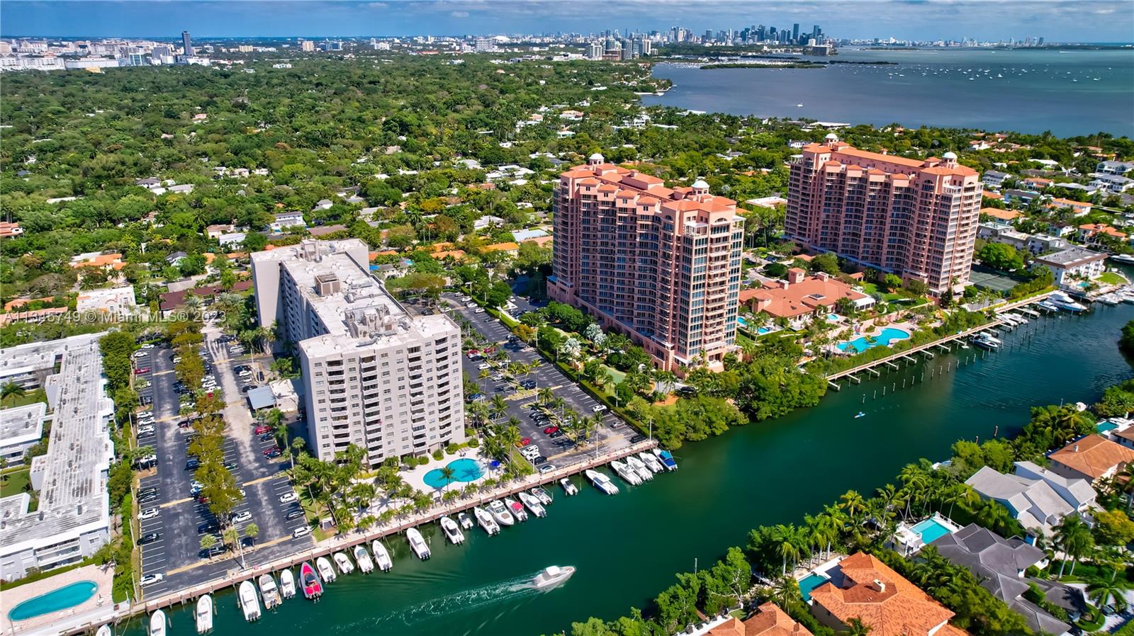 90 Edgewater Dr Unit: 1118