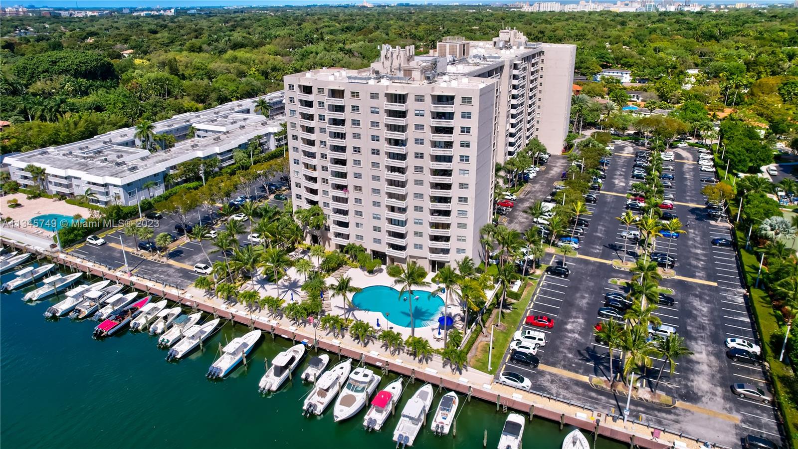 90 Edgewater Dr Unit: 1118
