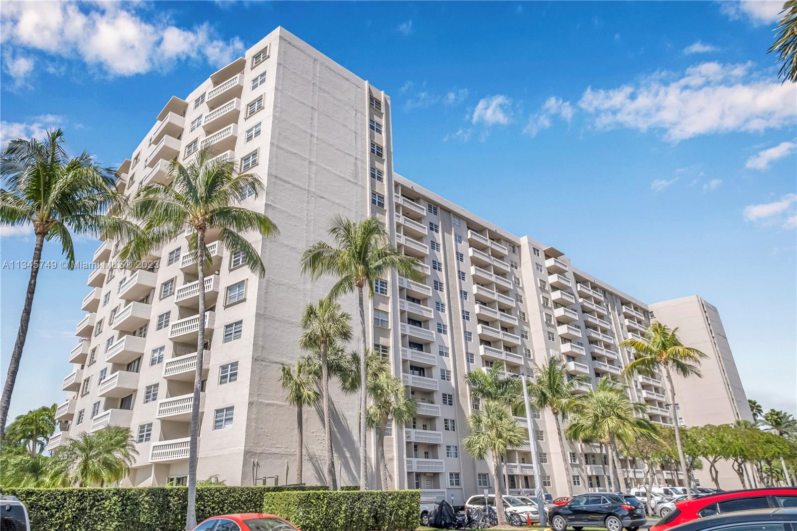 90 Edgewater Dr Unit: 1118