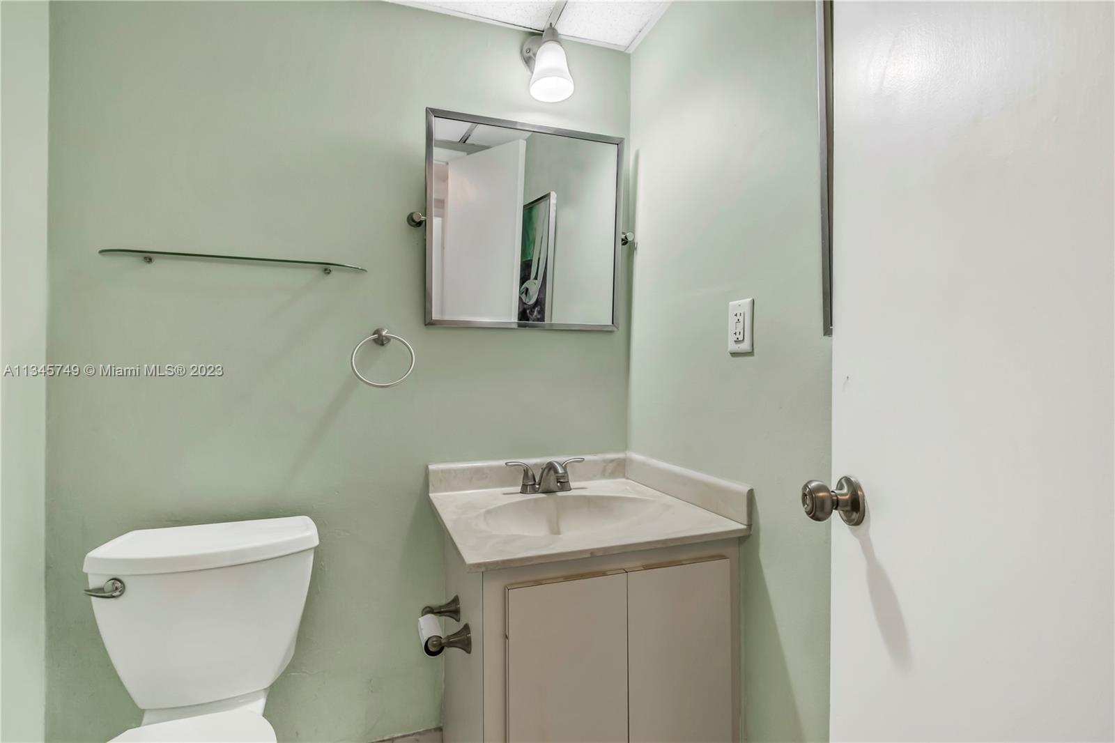 90 Edgewater Dr Unit: 1118