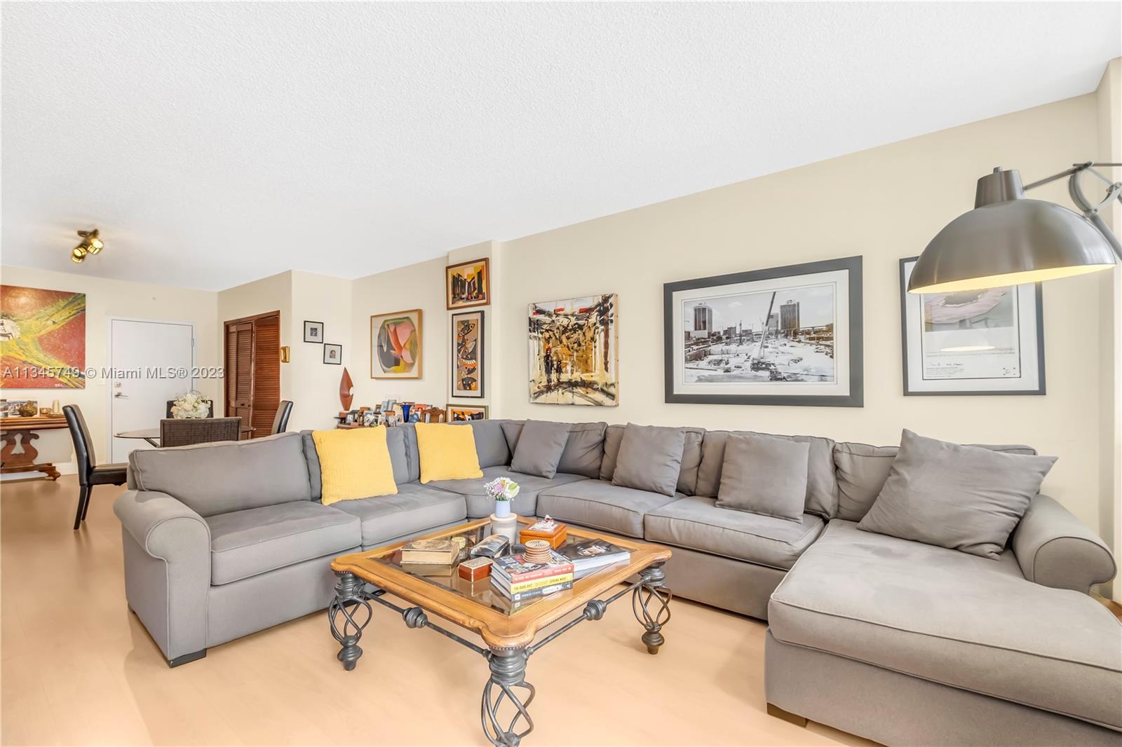 90 Edgewater Dr Unit: 1118