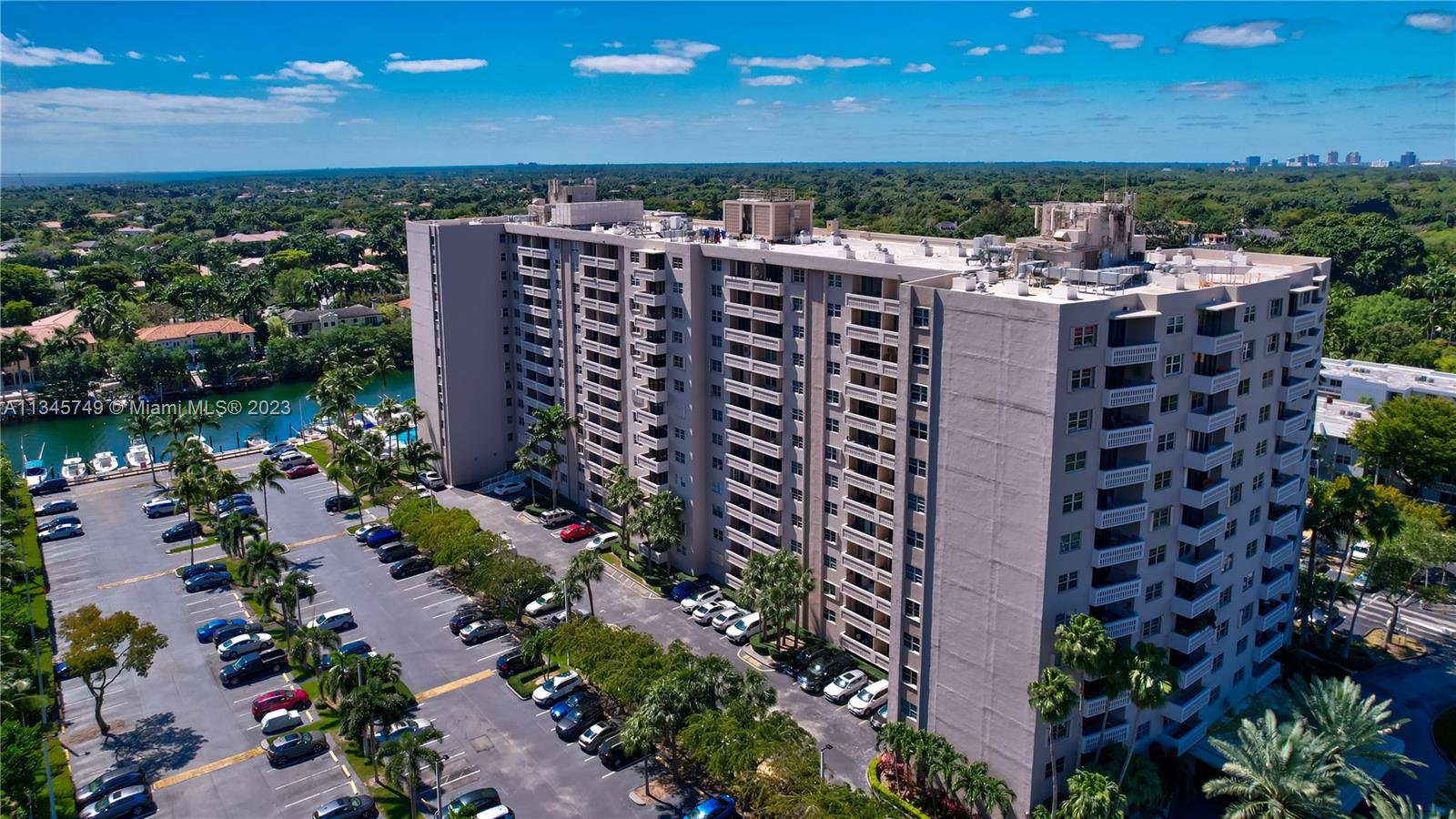 90 Edgewater Dr Unit: 1118