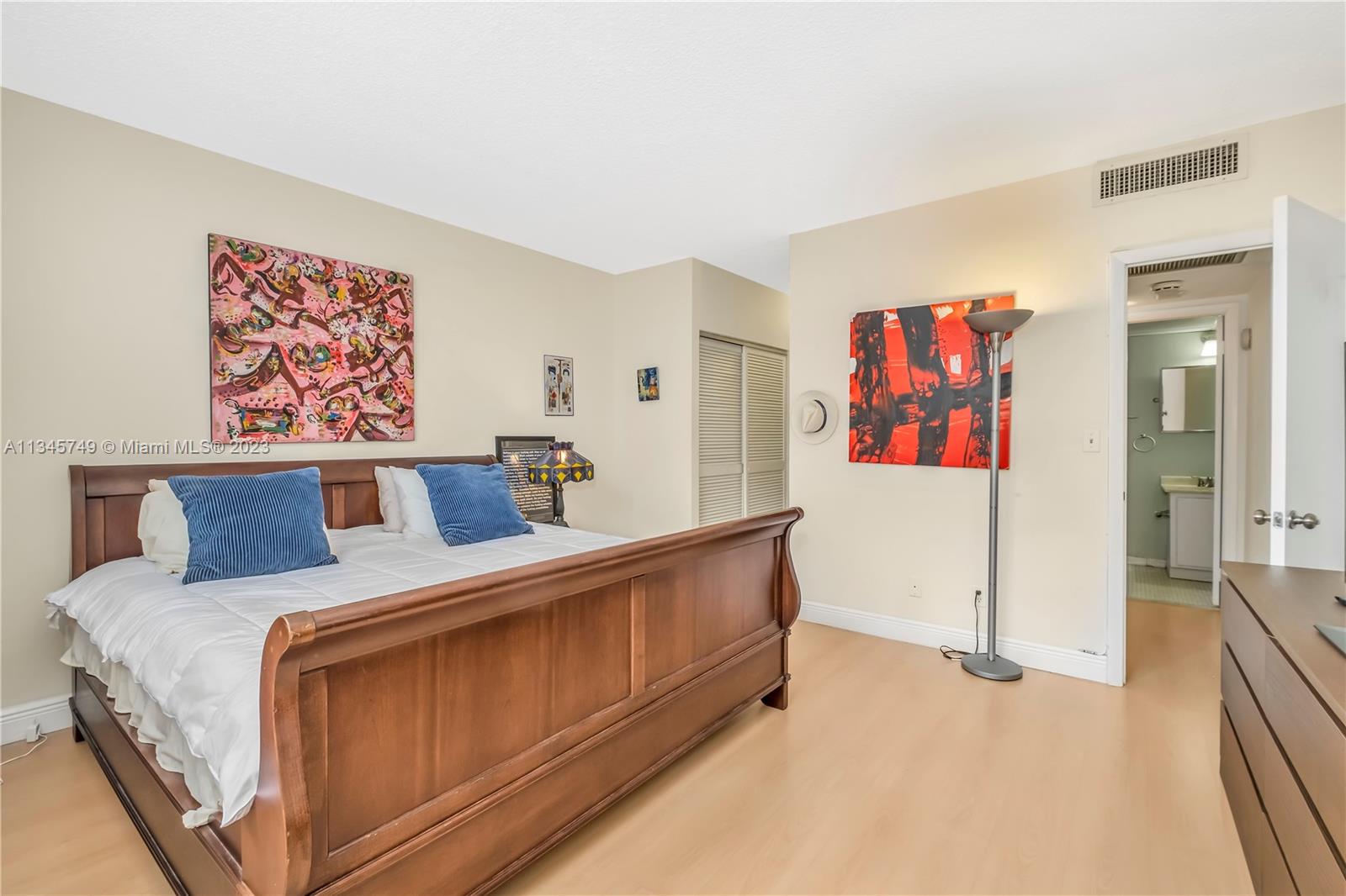 90 Edgewater Dr Unit: 1118