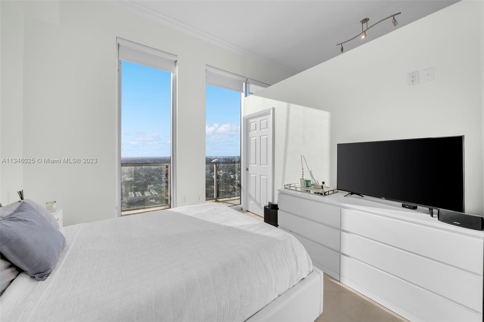 185 SW 7th St Unit: 4400