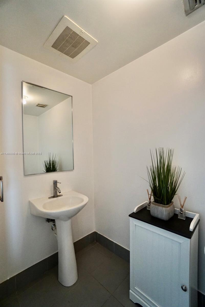 92 SW 3rd St Unit: 1707