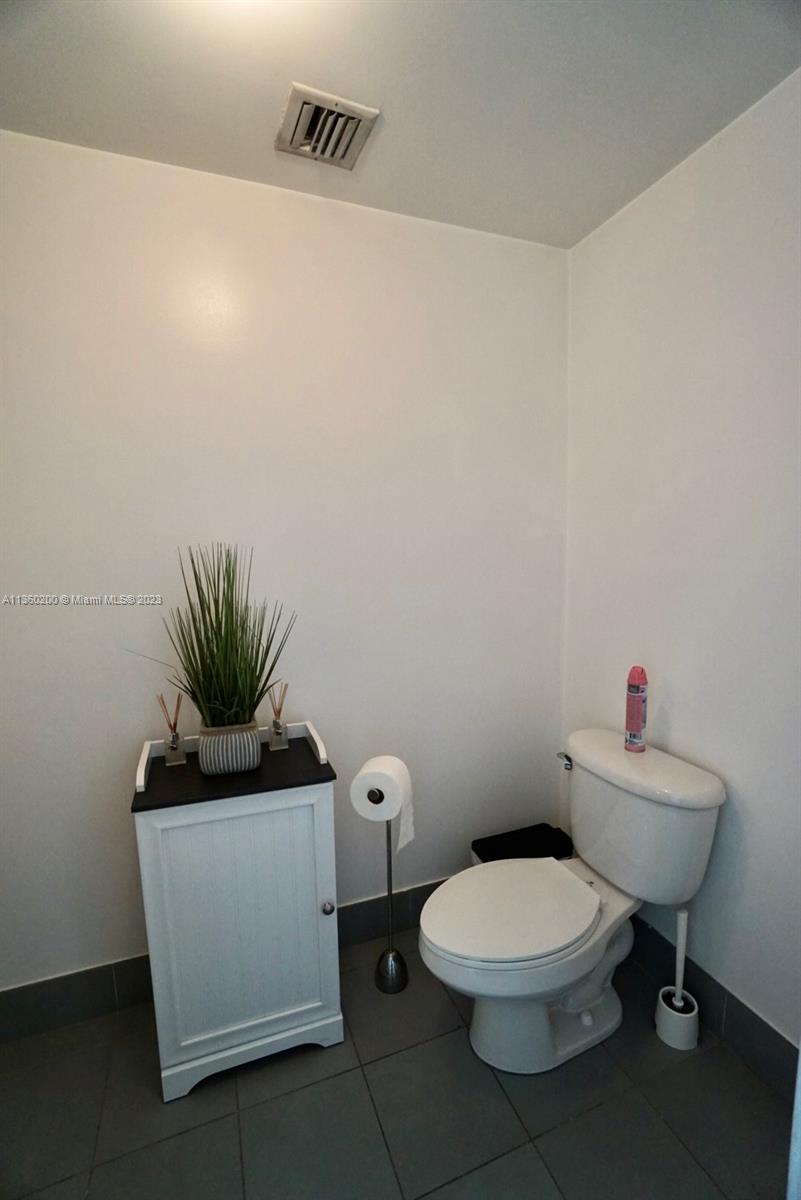 92 SW 3rd St Unit: 1707