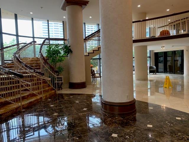 10185 Collins Ave Unit: 616