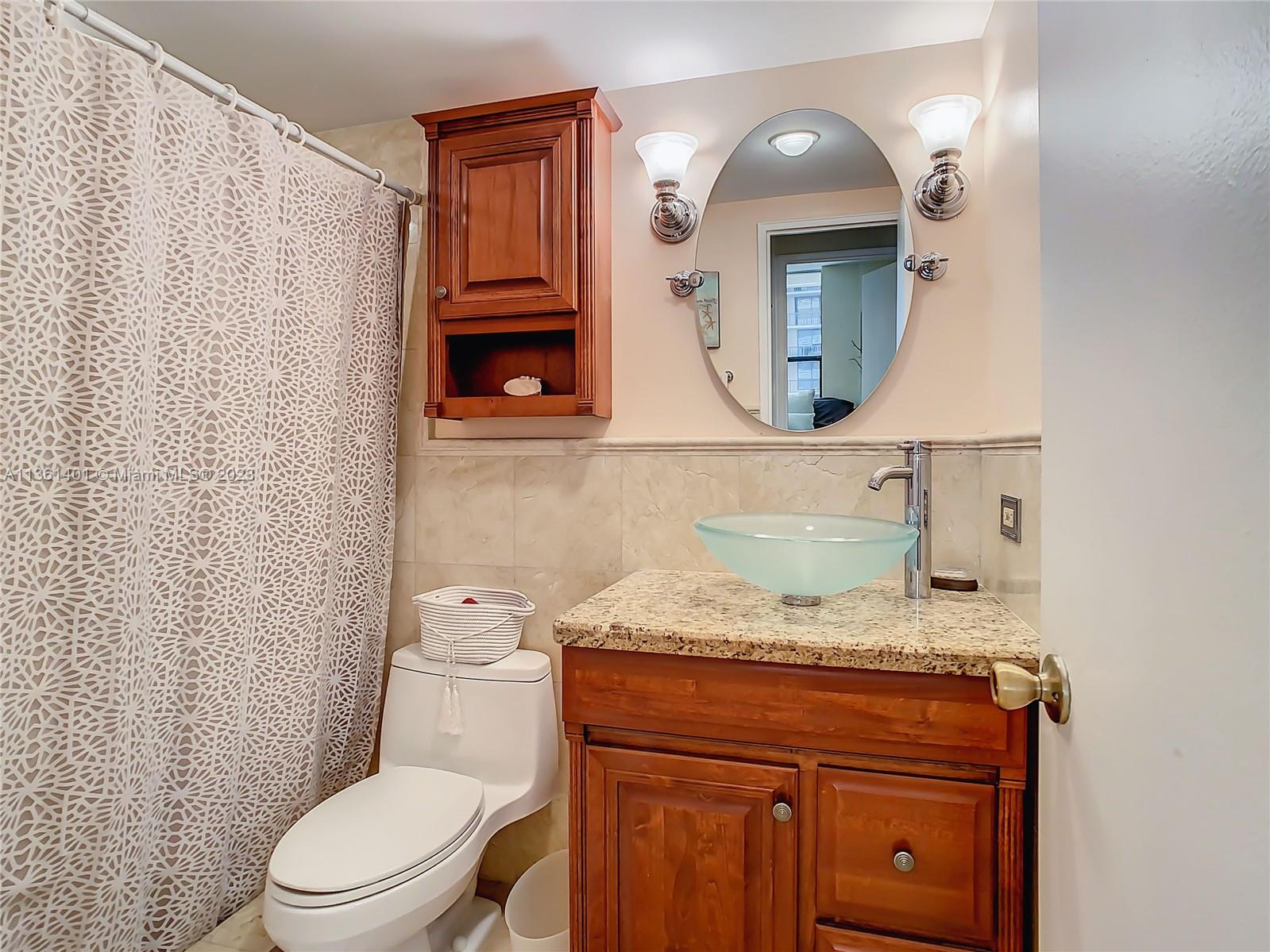 10185 Collins Ave Unit: 616