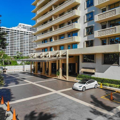 10185 Collins Ave Unit: 616