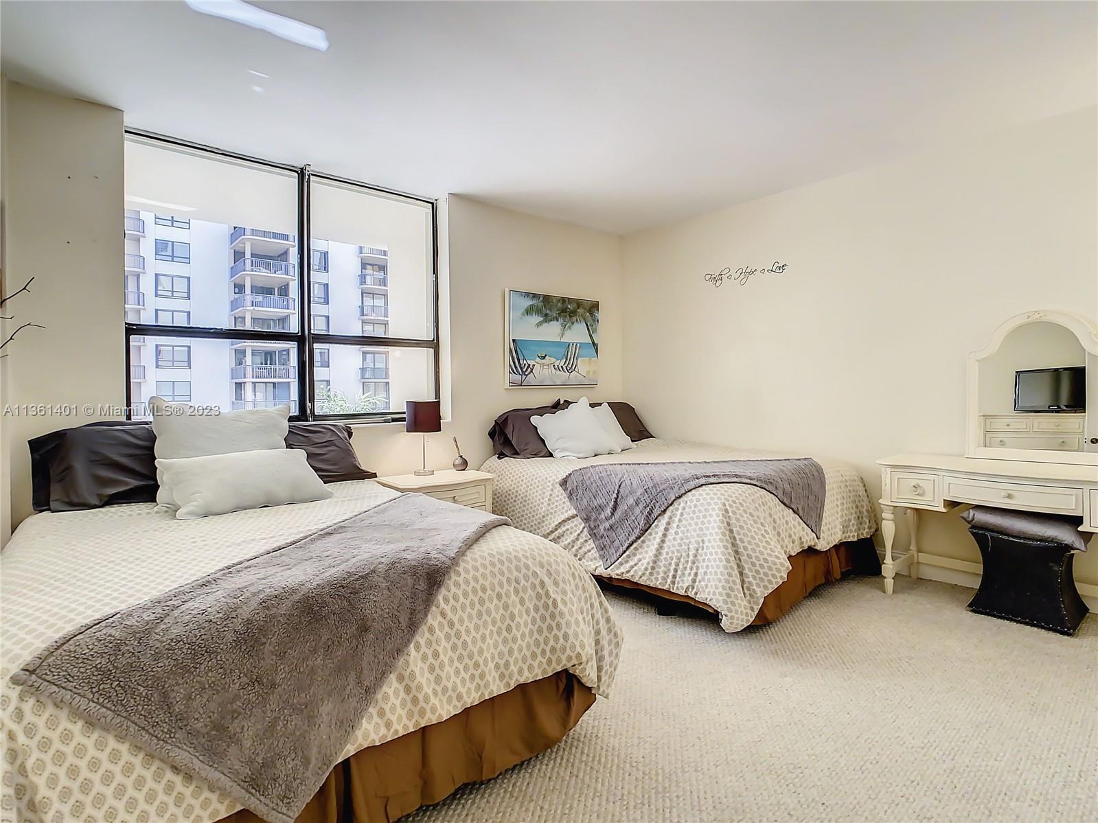 10185 Collins Ave Unit: 616