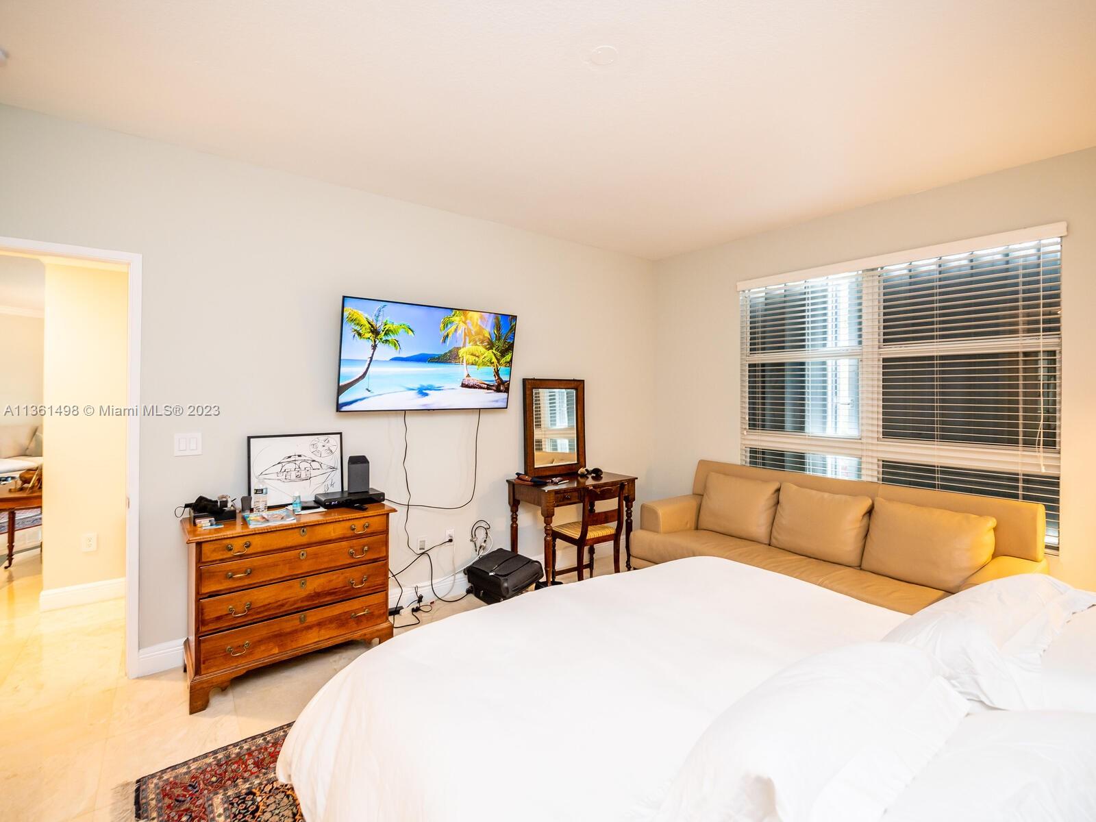 715 Crandon Blvd Unit: 405